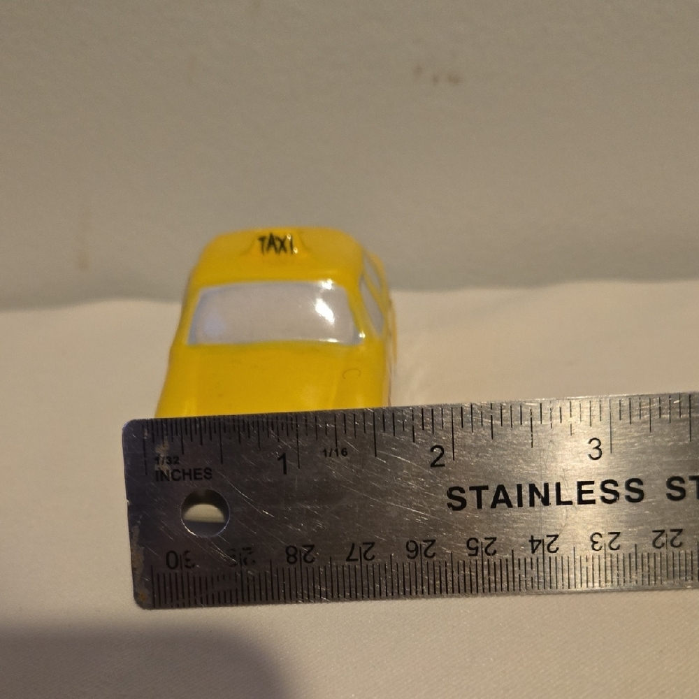 Salt Shaker Yellow and White Cooking Utensils Set for Kitchen - Picture 7 of 7